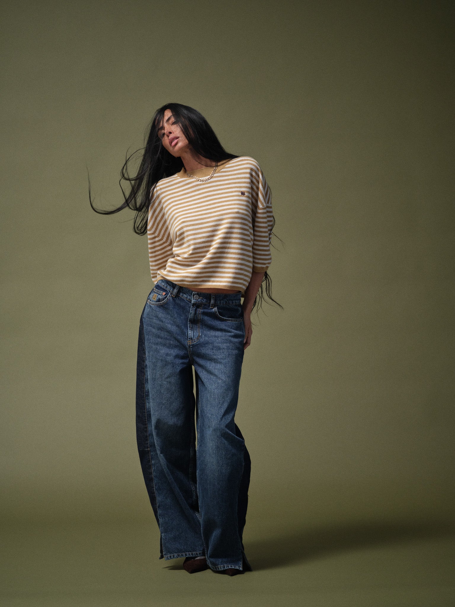 Modelshot / Blue Denim / Detail